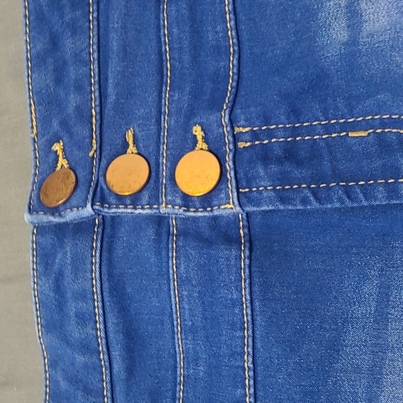 Shorts - Picture 4 of 4